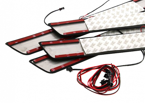 Накладки порогов TOYOTA CAMRY диодные